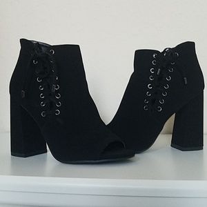 Heeled boots
